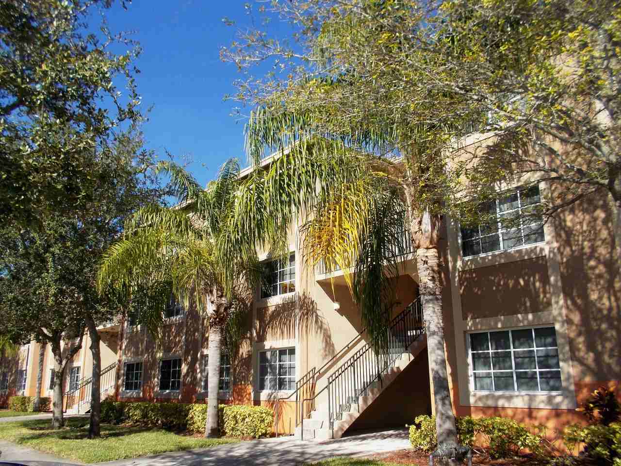 Sunset Bay Apartments - Photo 3 of 37