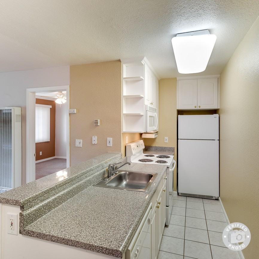 Amador Apartments - Photo 2 of 9