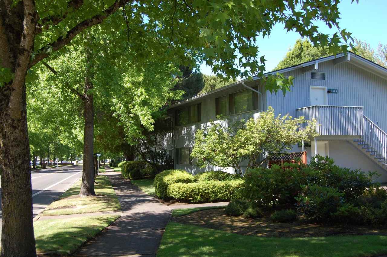 Westmoreland Village Apartments 2065 W 16th Way, Eugene, OR 97402