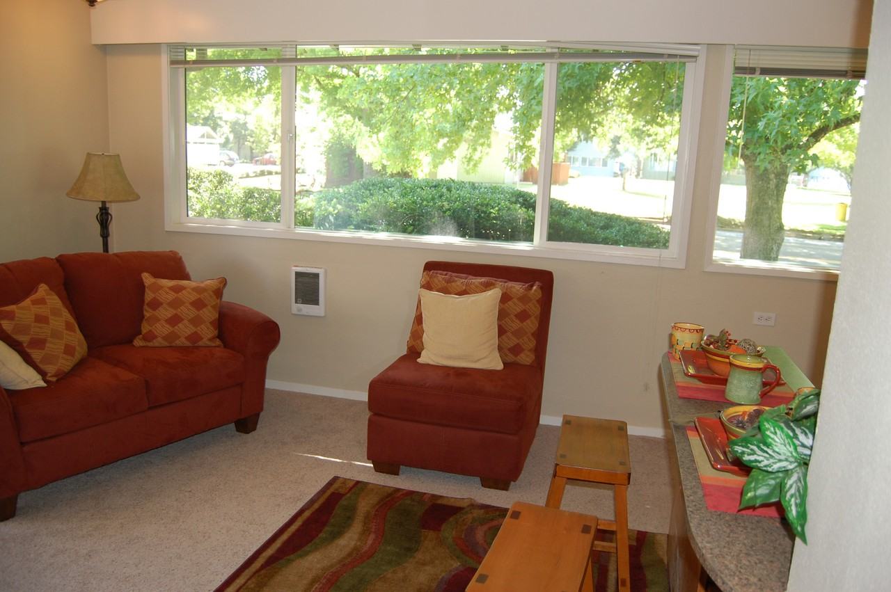 Westmoreland Village Apartments 2065 W 16th Way, Eugene, OR 97402