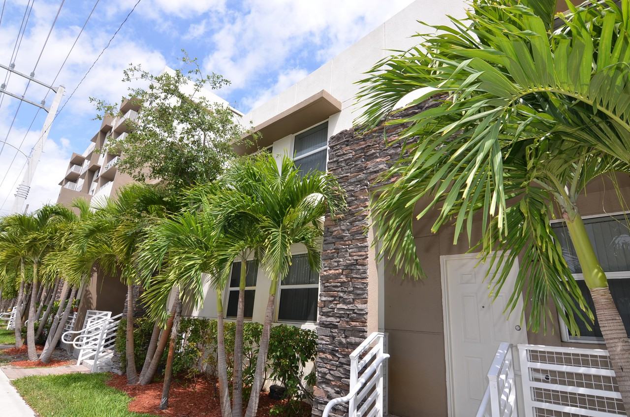 Village Carver II - Photo 3 of 37