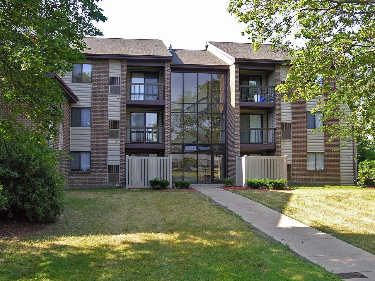 Capitol Commons Apartments & Townhomes - Photo 2 of 31