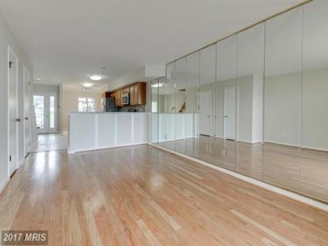 11 Queen Elizabeth Ct - Photo 2 of 6