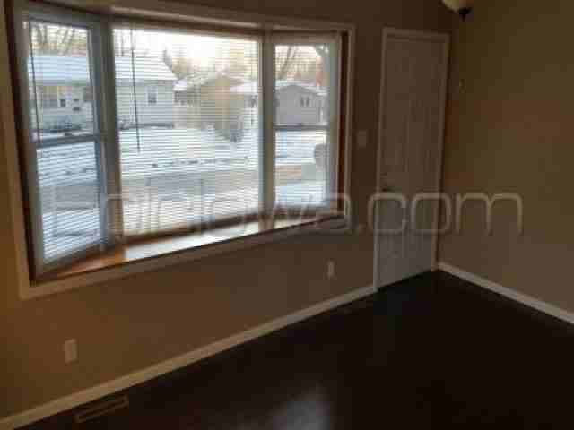 1092 Eisenhower Rd - Photo 2 of 6