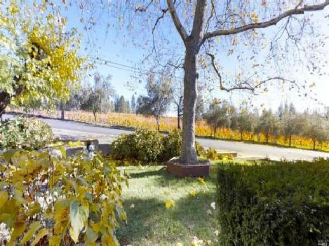 273 Tobin Ave - Photo 3 of 6