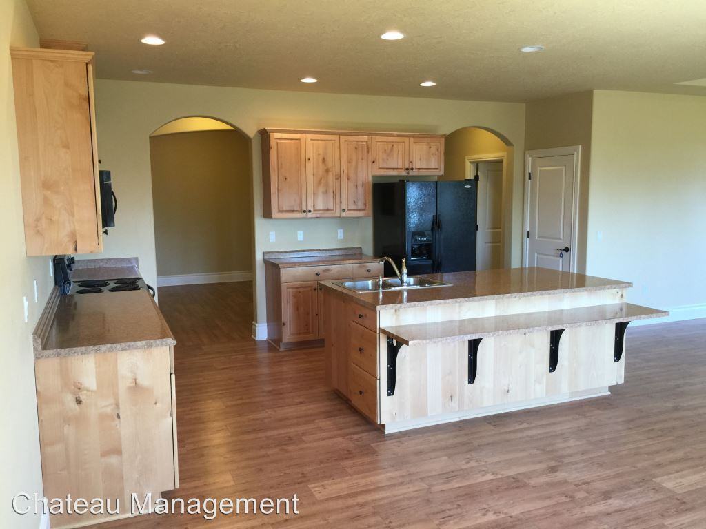 3504 NW Coronado St - Photo 3 of 10