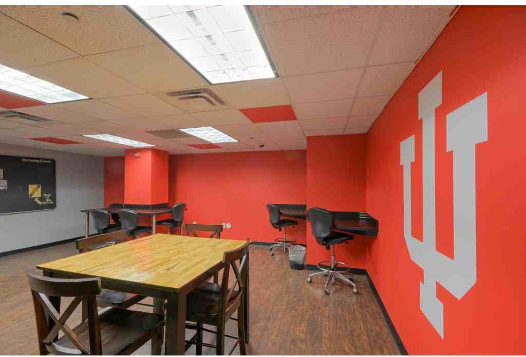 Smallwood Plaza Apartments of Bloomington - Photo 3 of 20