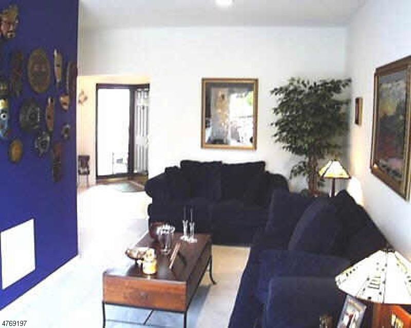 52 Rolling Hill Rd - Photo 2 of 11