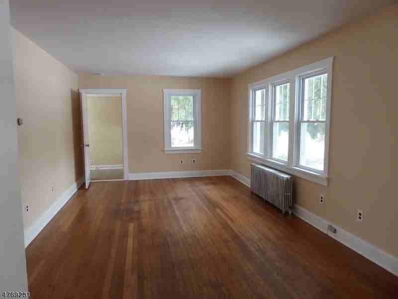 137 Rick Rd - Photo 3 of 8