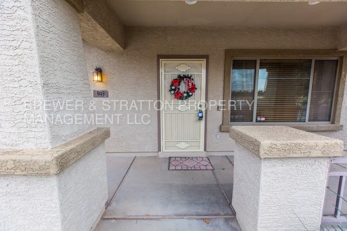 945 E Blue Spruce Ln - Photo 3 of 22