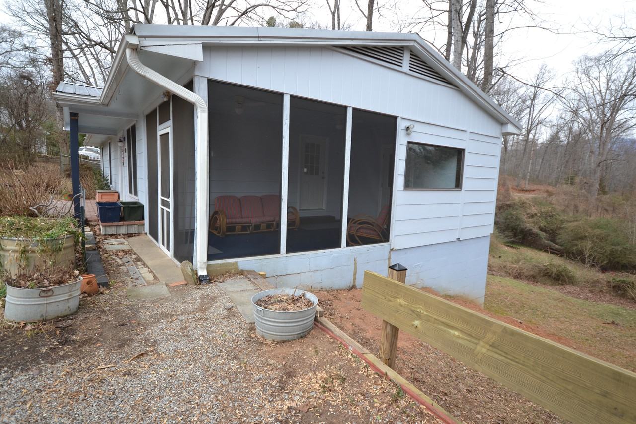 135 Markham Rd - Photo 3 of 23