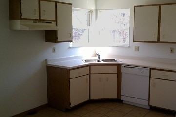 265 Baker St - Photo 2 of 4