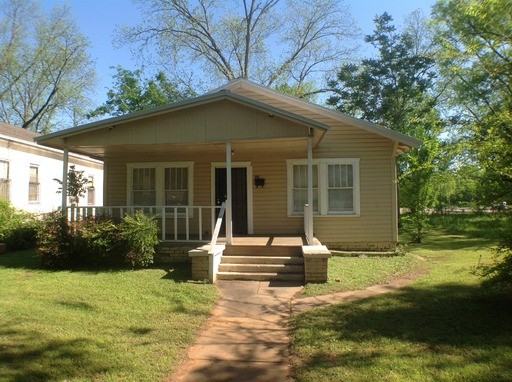 523 4th Ave W - Photo 2 of 5