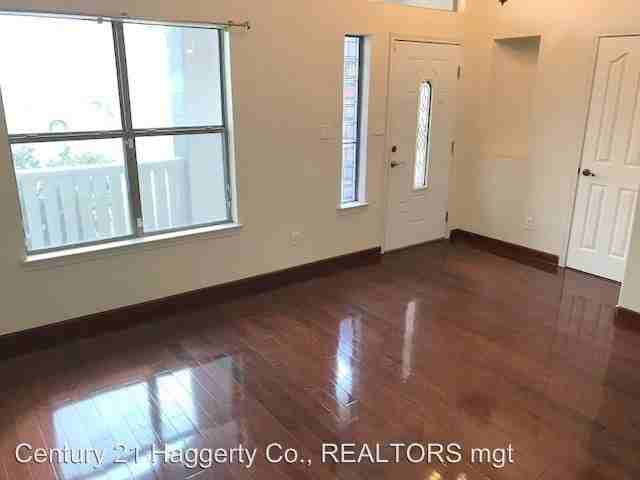 253 Northbrook Ct - Photo 3 of 35