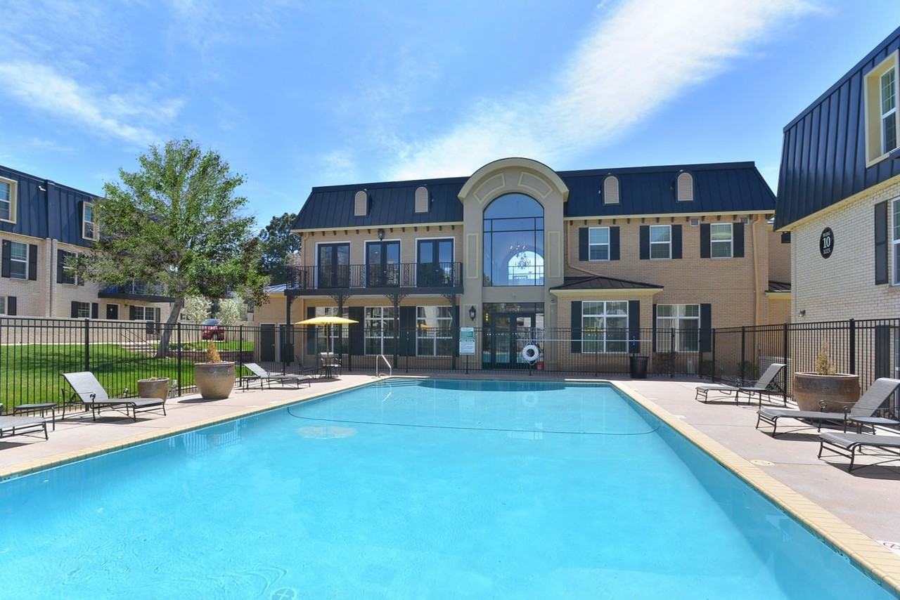 The French Quarter - Photo 2 of 15