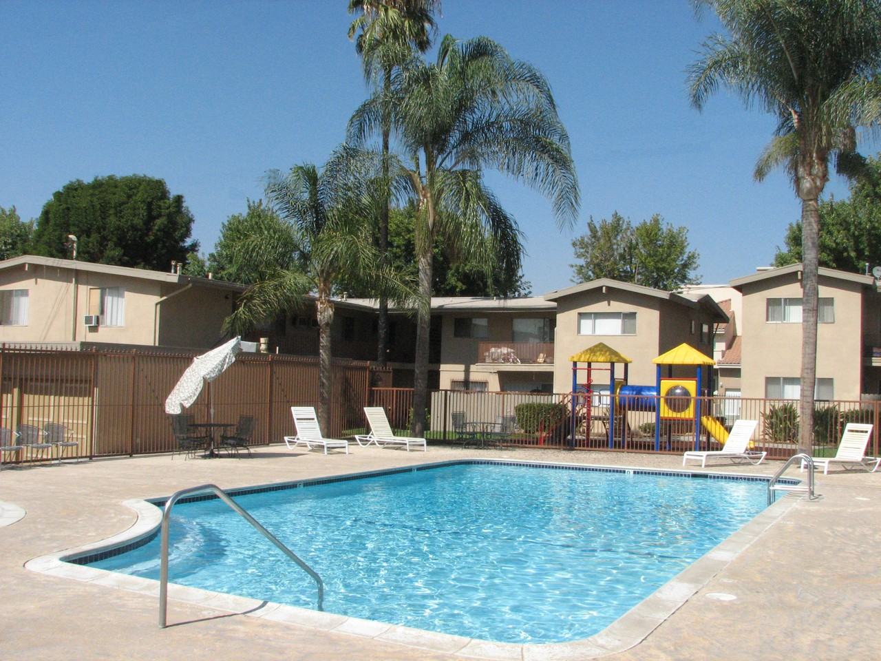 Emerald Pointe Apartments - Photo 2 of 30