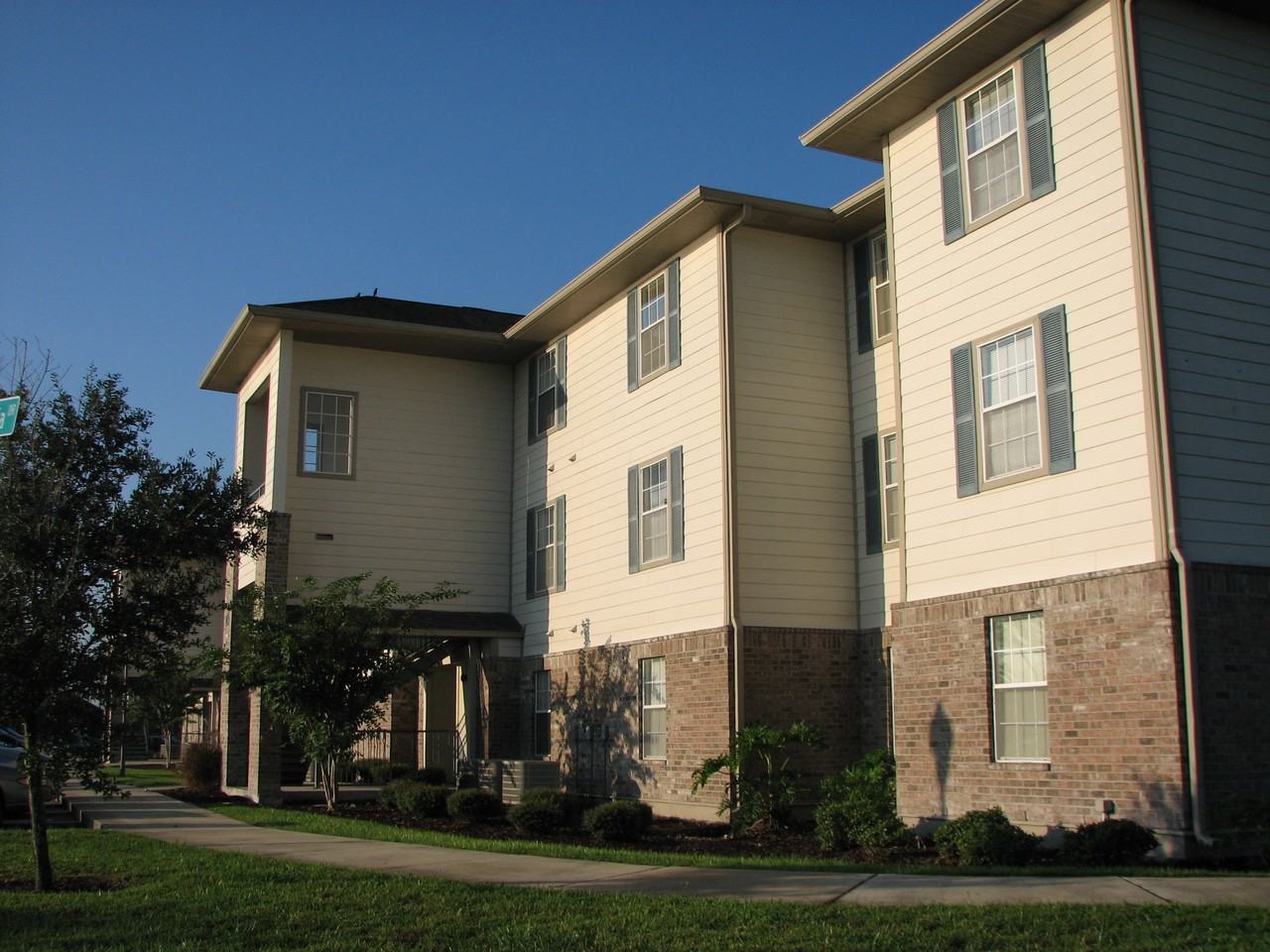 Valencia Trace - Photo 2 of 8