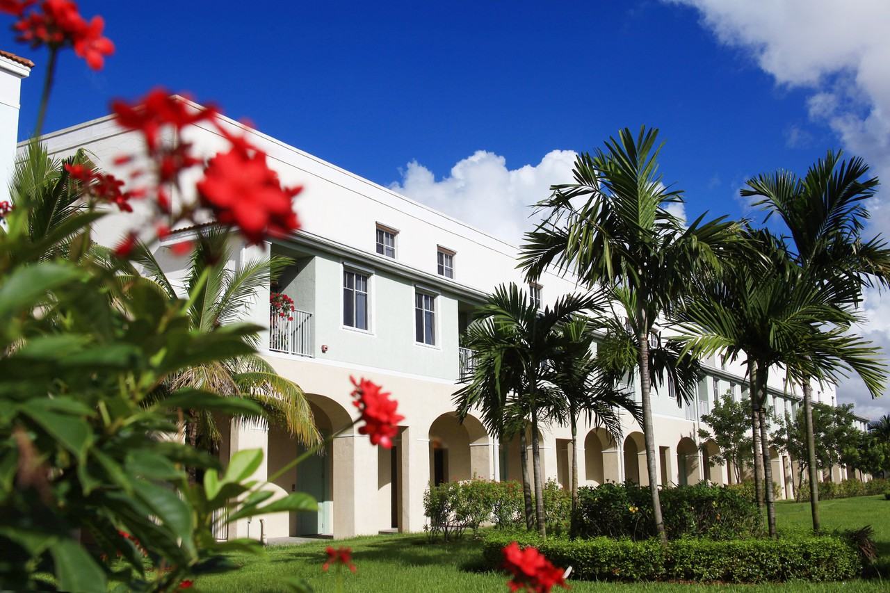 St. Croix Apartments - Photo 3 of 27