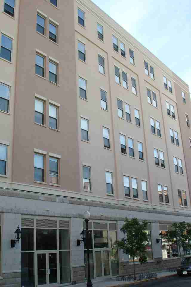 King Plaza Apartments (Income Restricted) - Photo 3 of 10