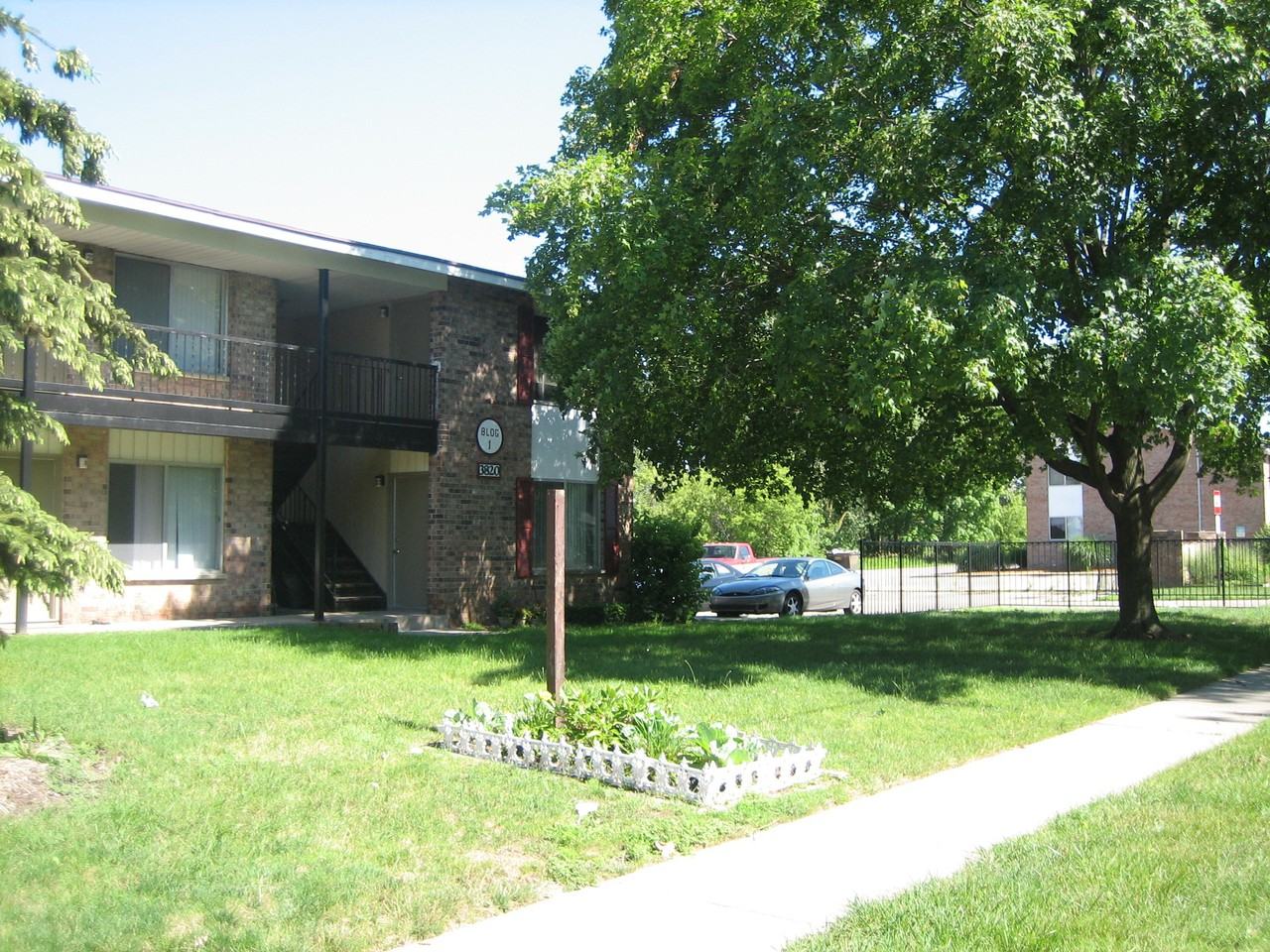 Arbor Park Apartments - Photo 2 of 20