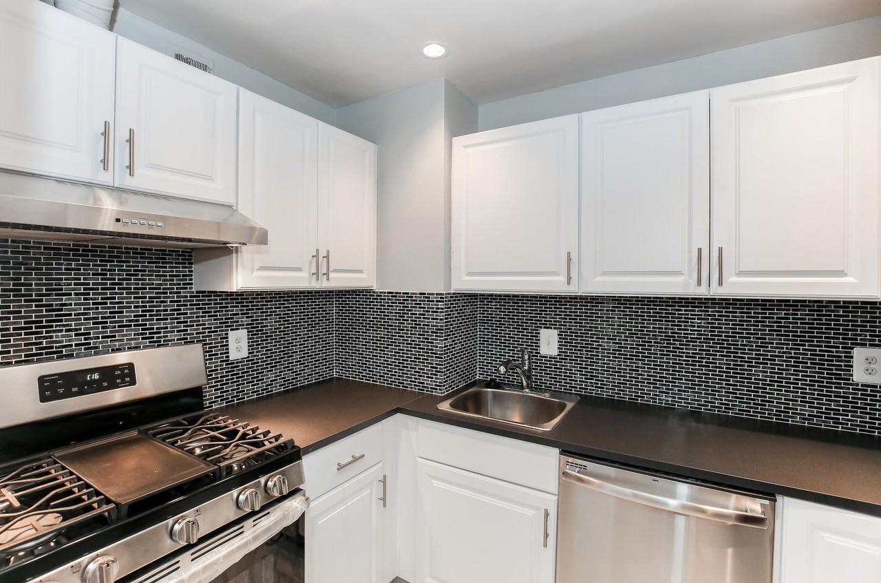 301 I St SW - Photo 2 of 20