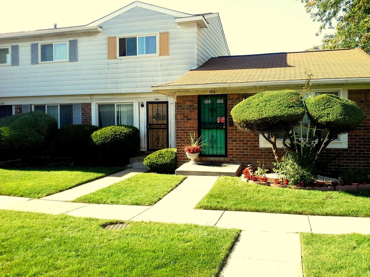 London Towne Houses Cooperative - Photo 2 of 28