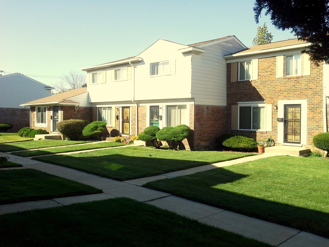 London Towne Houses Cooperative - Photo 3 of 28