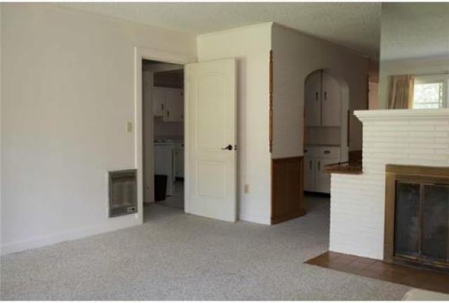 1308 Jasmine Cir - Photo 3 of 6