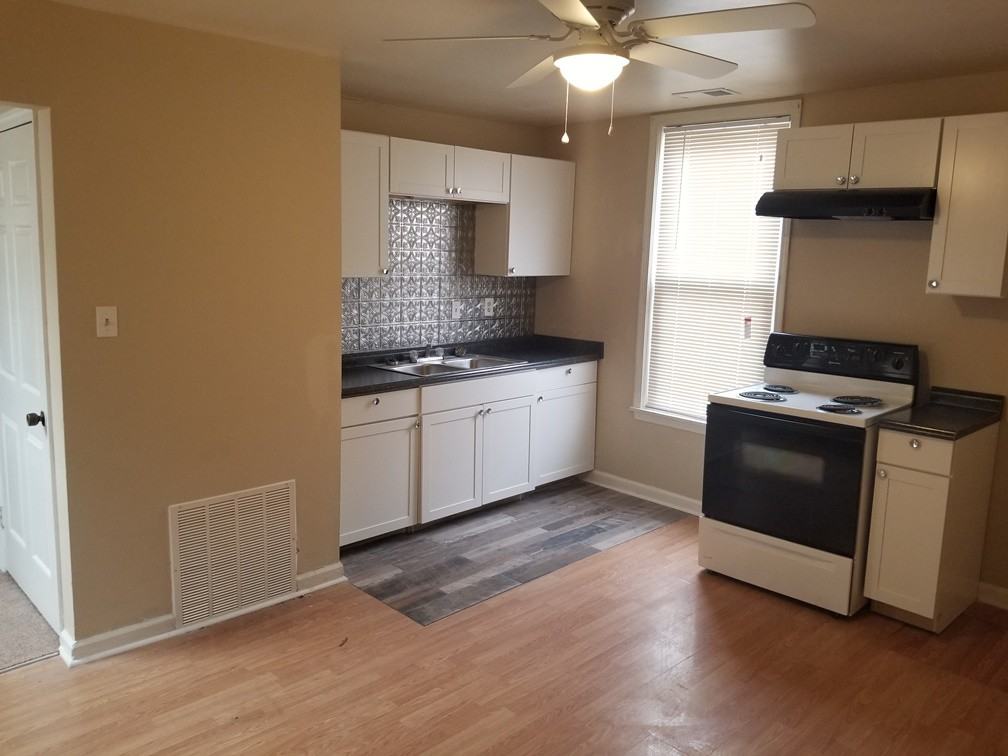 222 W 6th St - Photo 3 of 10