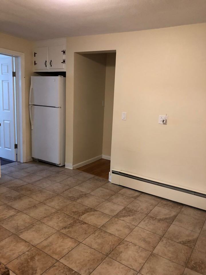 123 W Main St - Photo 2 of 7