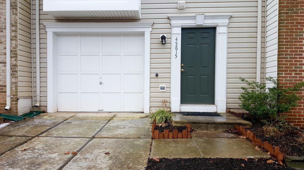 45615 Grand Central Sq - Photo 2 of 29
