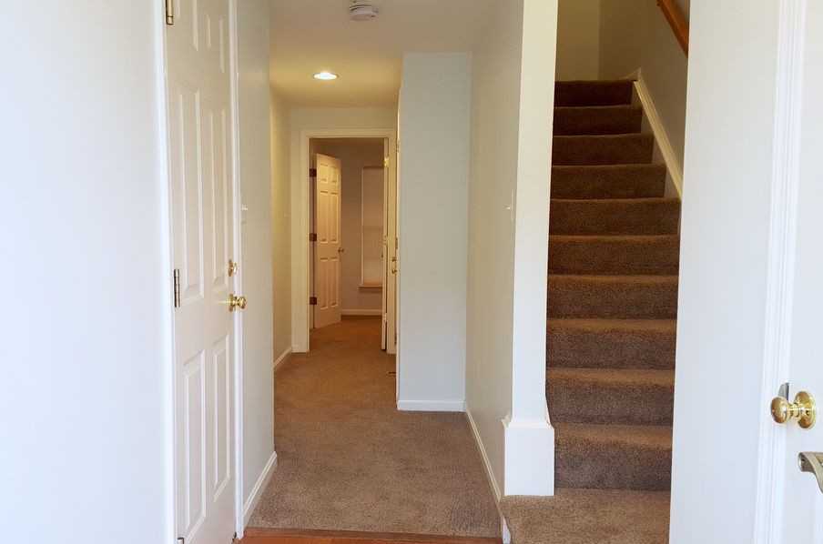 45615 Grand Central Sq - Photo 3 of 29