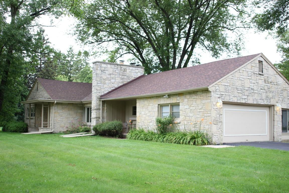 7821 N Lake Dr - Photo 2 of 22