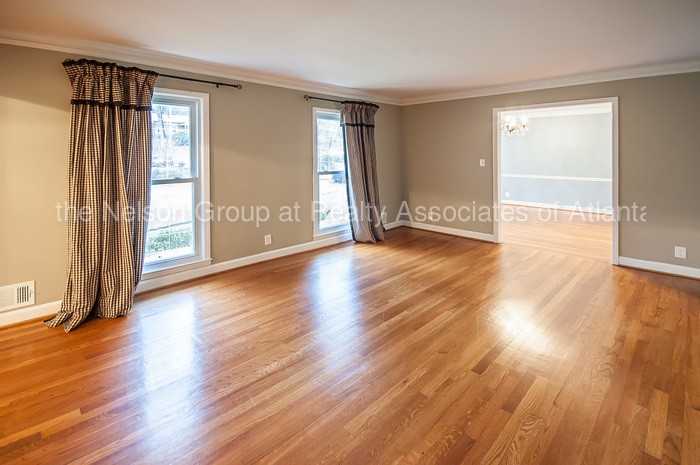 1074 Hess Dr - Photo 3 of 30