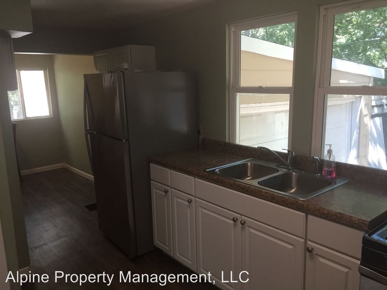 907 N Walts Ave - Photo 3 of 14