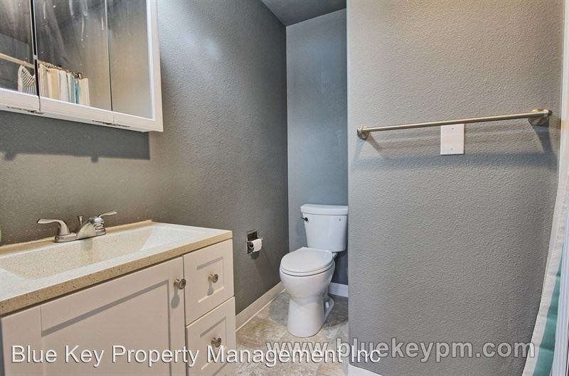 7112 Ohio Dr - Photo 2 of 5