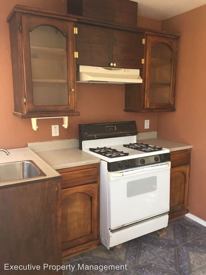 430 V Street - Photo 3 of 9