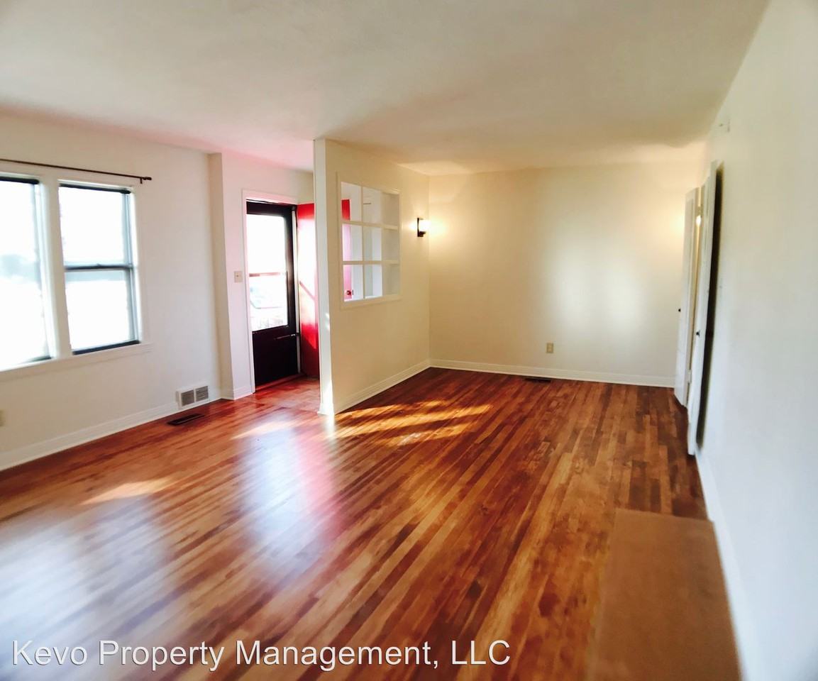 5000 N Lee Ave - Photo 2 of 15