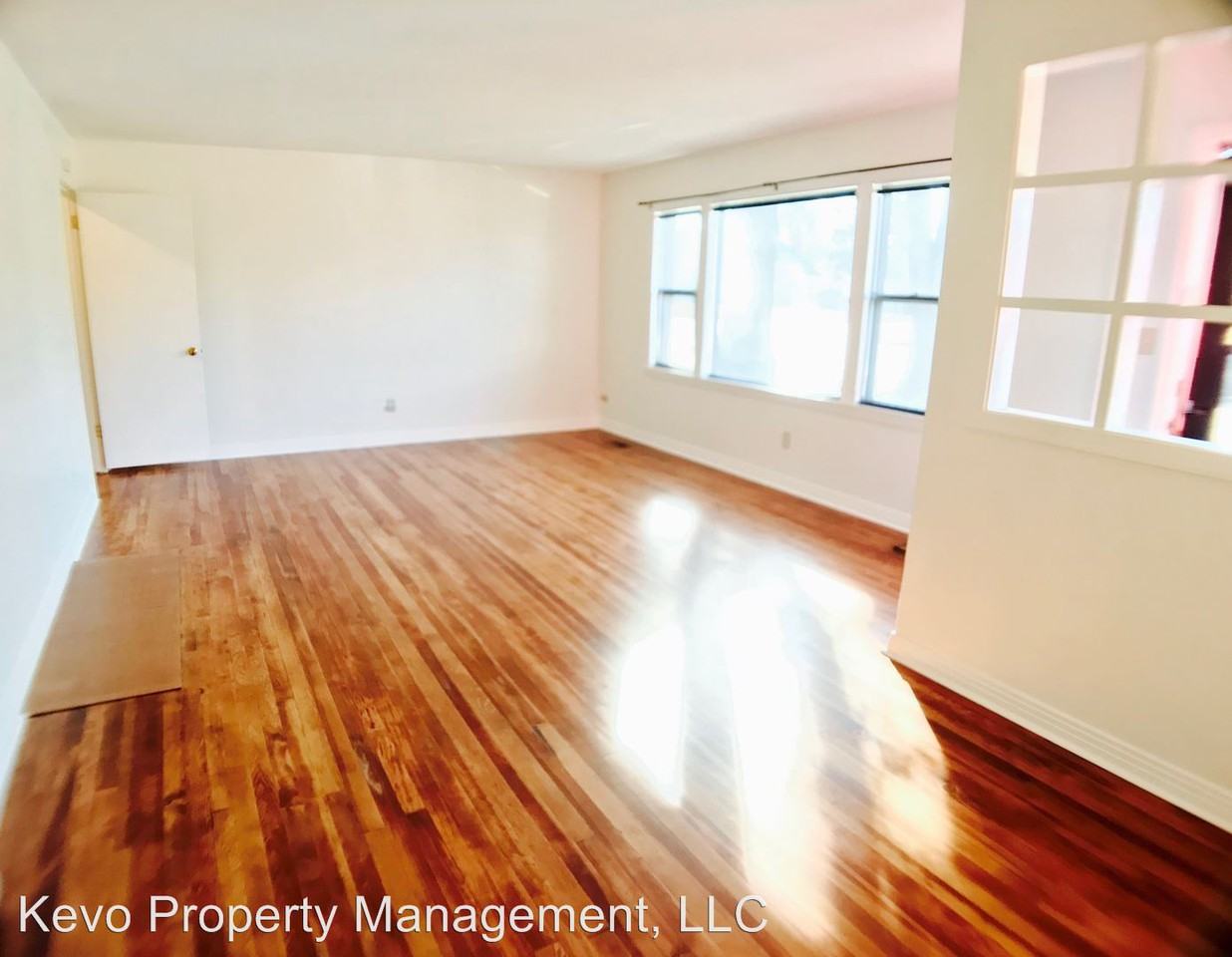 5000 N Lee Ave - Photo 3 of 15