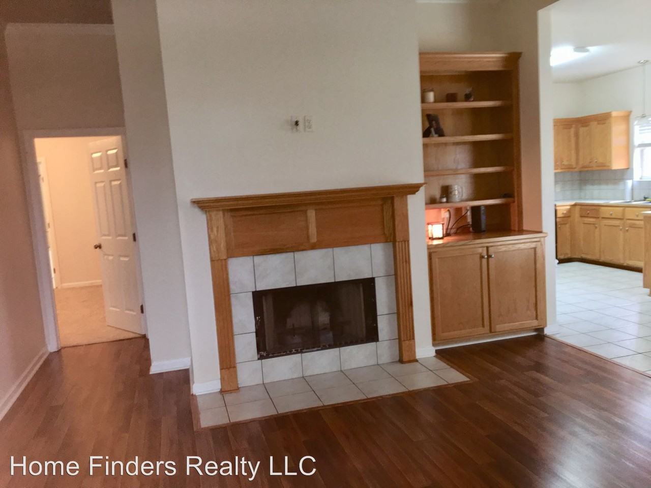 30487 Michelle St - Photo 2 of 6
