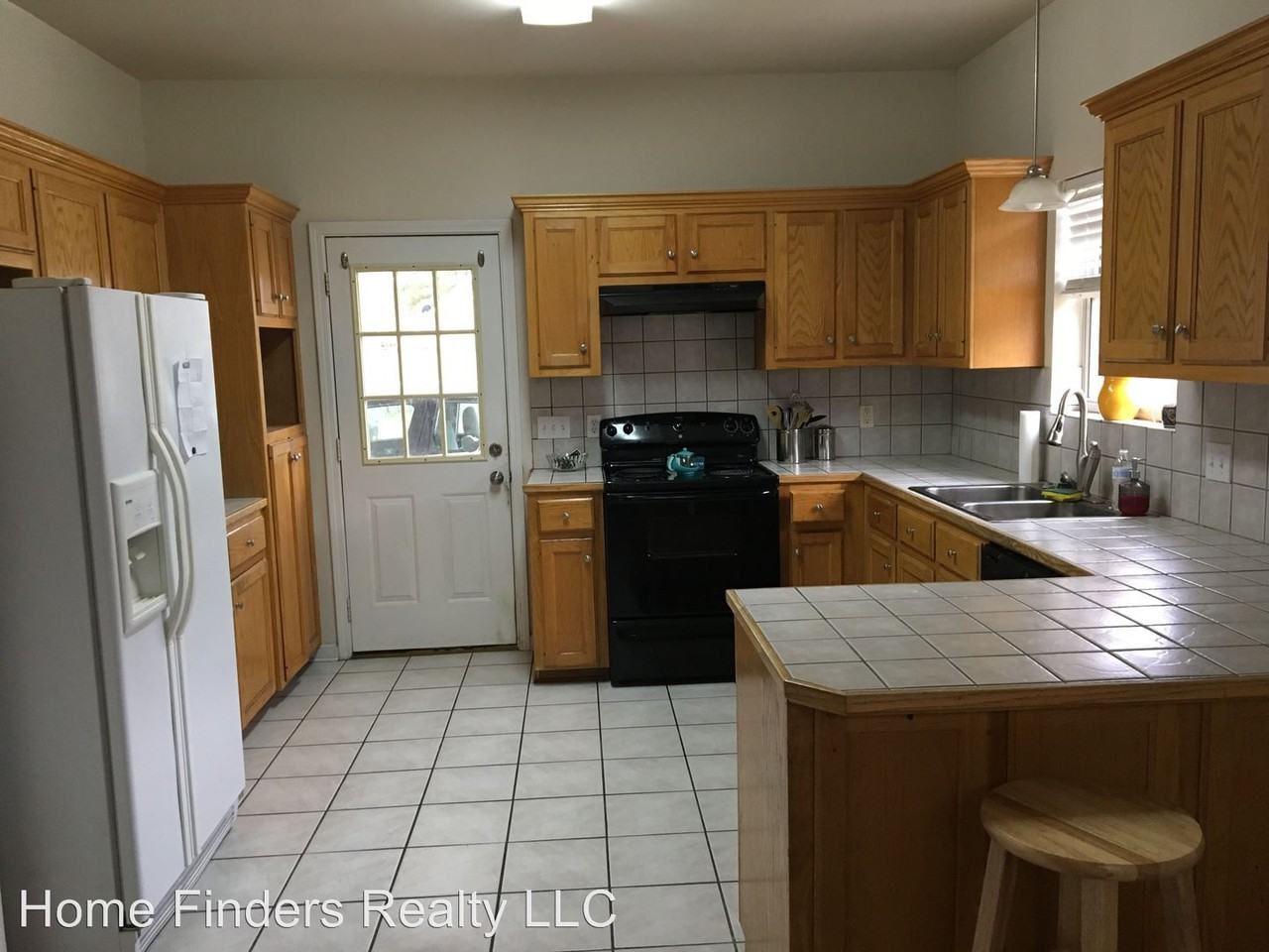 30487 Michelle St - Photo 3 of 6