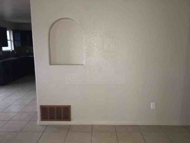 3309 Southhill Dr - Photo 3 of 12