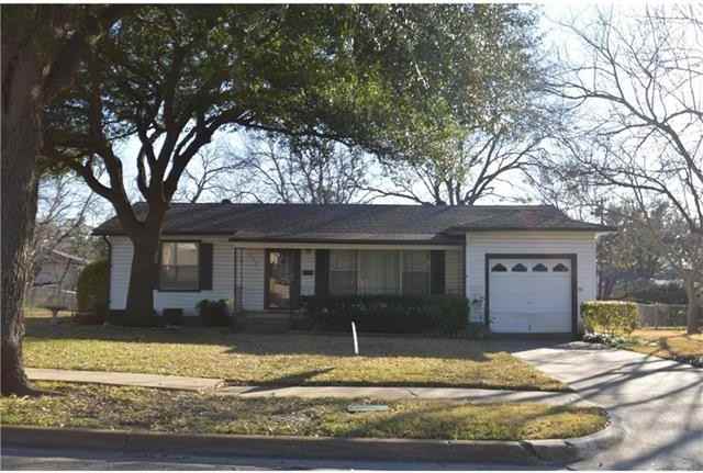 319 Elm Dr - Photo 2 of 12