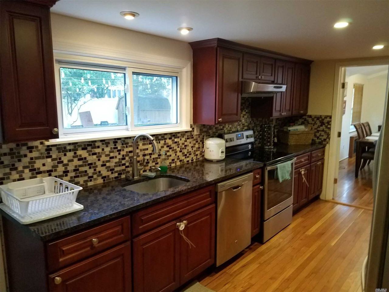 34 Dawes Ave - Photo 3 of 11