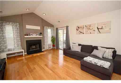 187 Barclay Ct - Photo 3 of 26