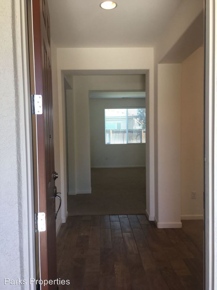 505 Milford St - Photo 3 of 32