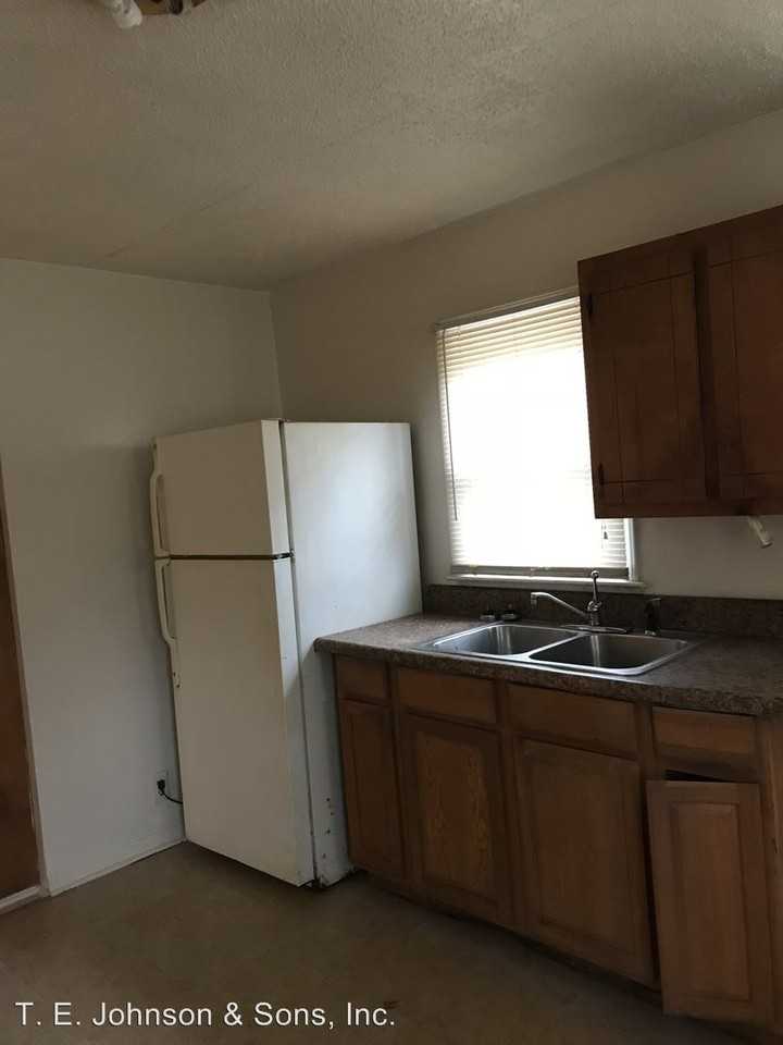 2811 Rowell St - Photo 2 of 2