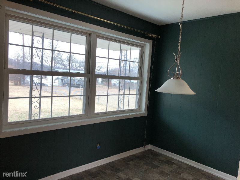 1216 Hulme St - Photo 3 of 13