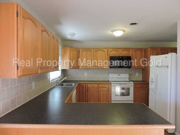 7485 Belle Ridge Ct - Photo 2 of 17