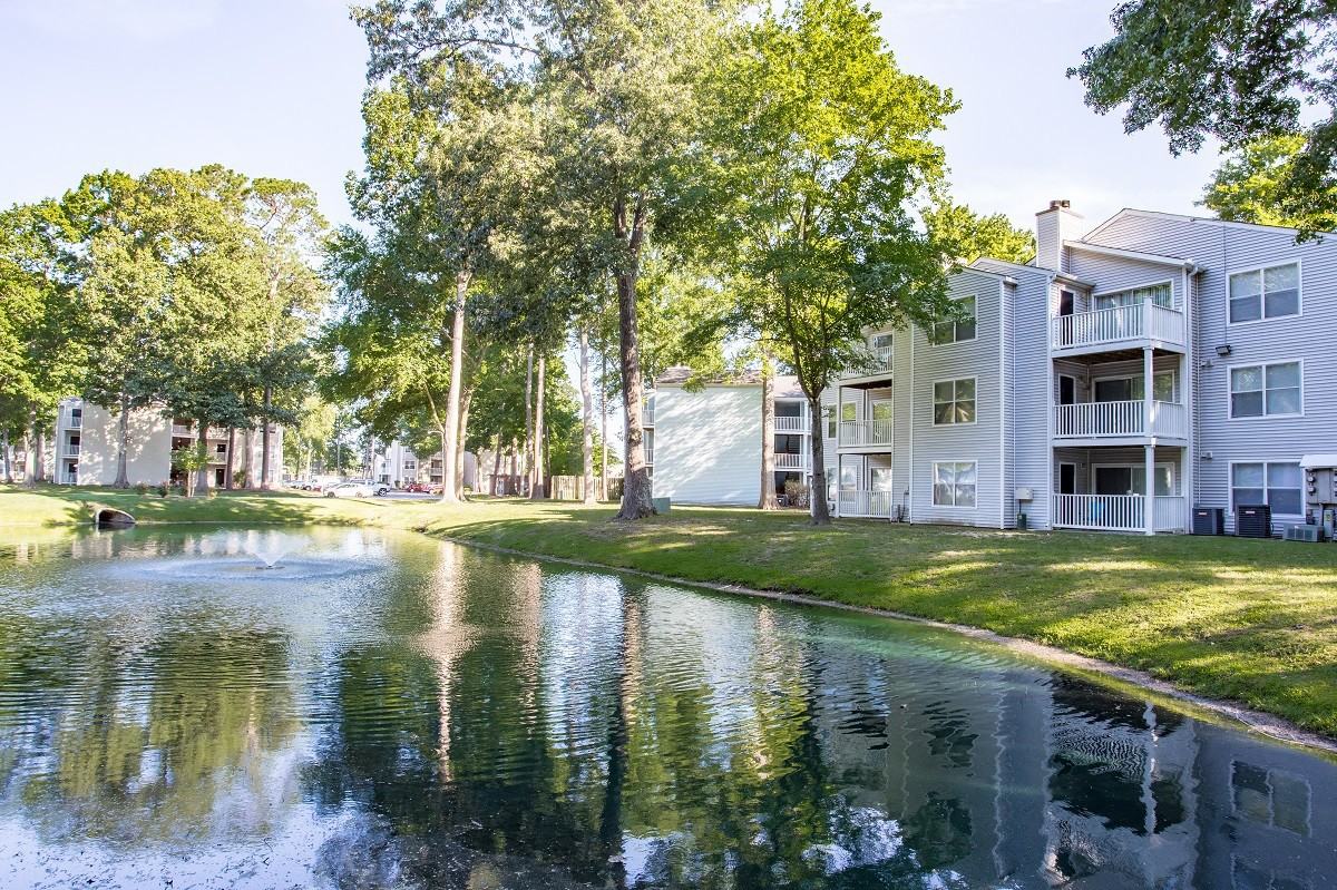 Luna Pointe - Photo 2 of 41